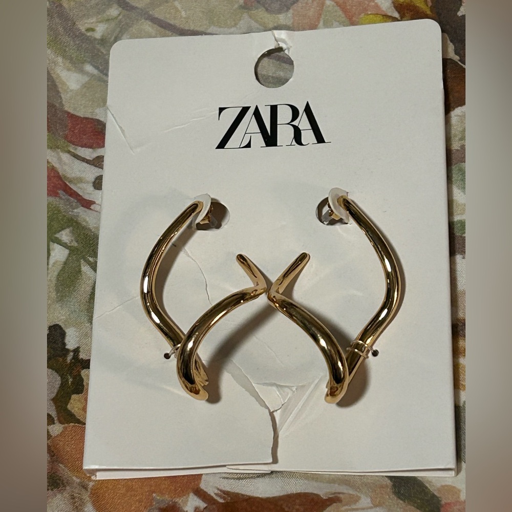 ZARA Goldtone Sculptural Twisted Hoop Earrings NEW - Picture 3 of 4
